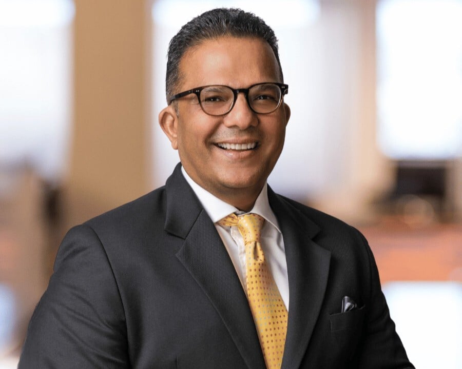 Bridging the Gap Between Global Consistency and Local Complexity in Payroll